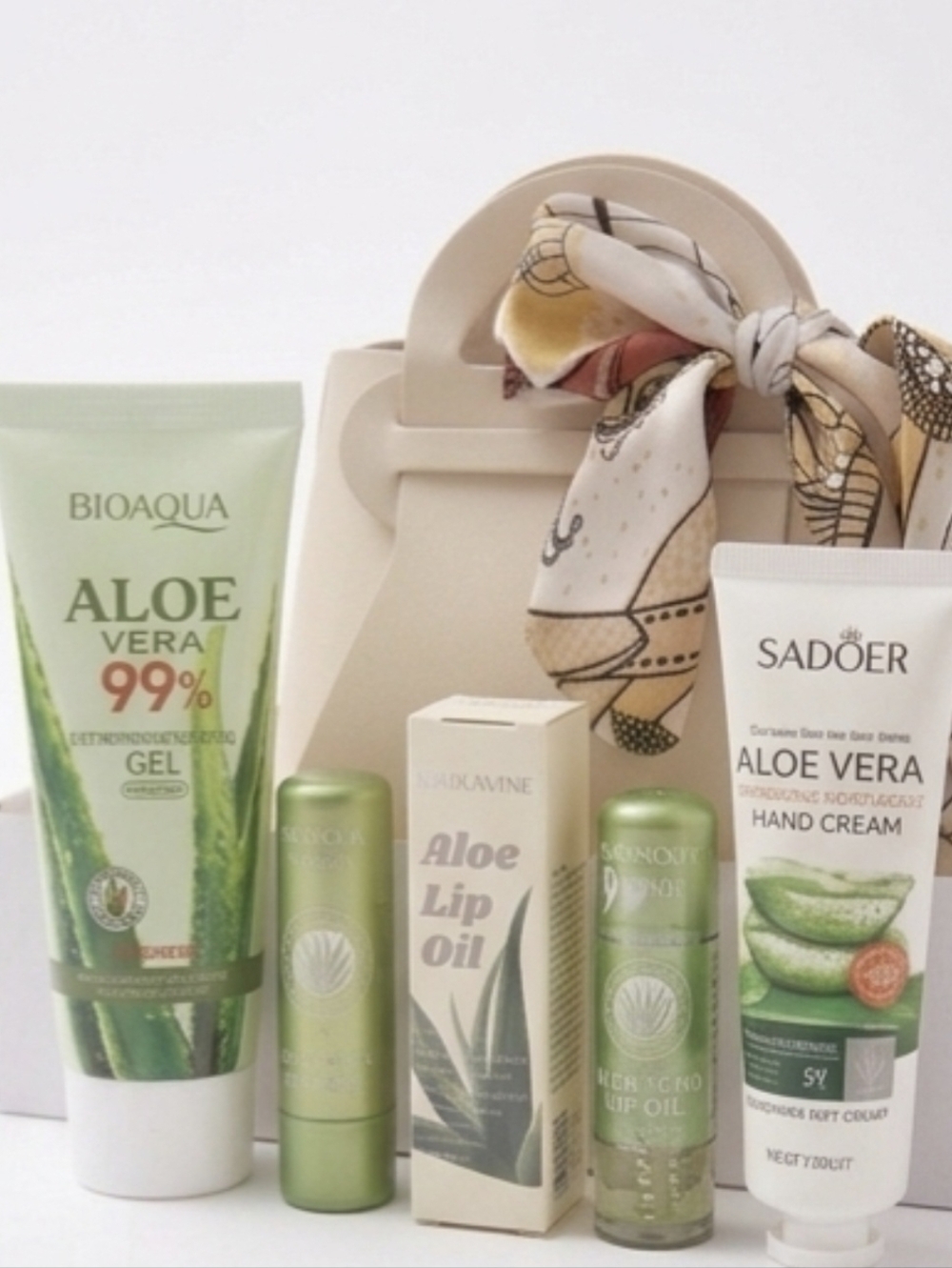 6pc Aloe Vera Skincare Gift Set with Mini Leather Bag - Picture 3 of 4